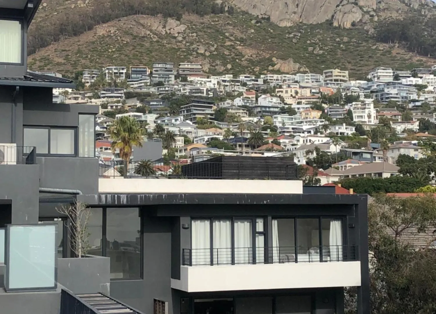 Seapoint Apartment - Pool - Gym - Balcony Cape Town