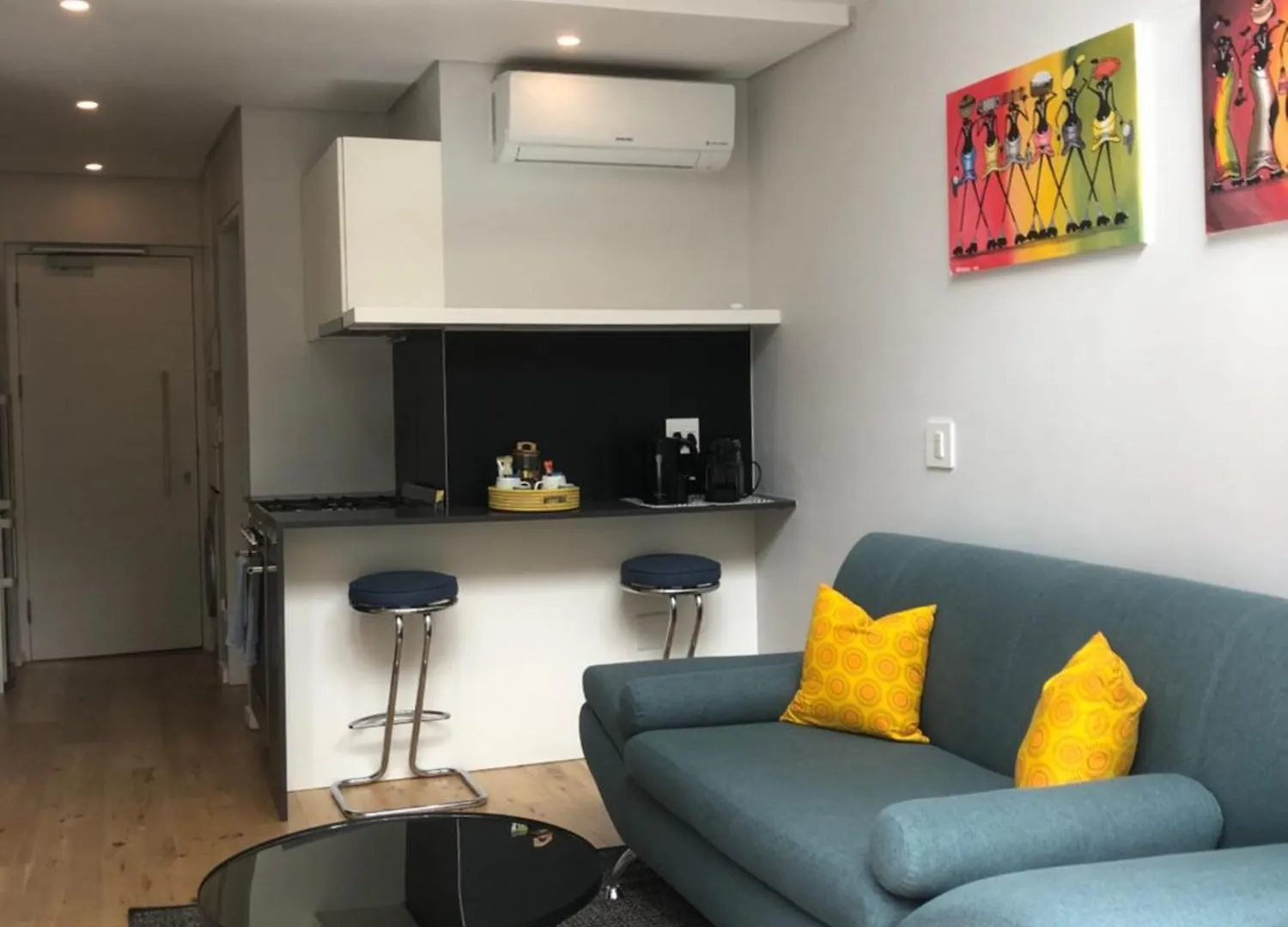 Seapoint Apartment - Pool - Gym - Balcony Cape Town