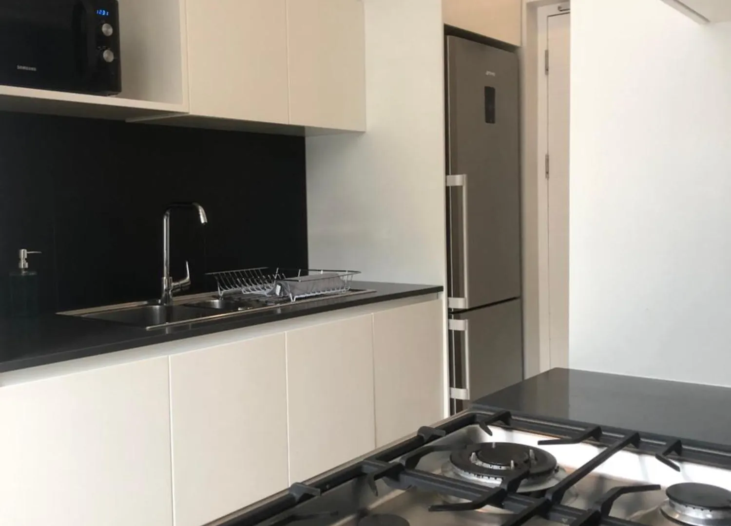 Seapoint Apartment - Pool - Gym - Balcony Cape Town