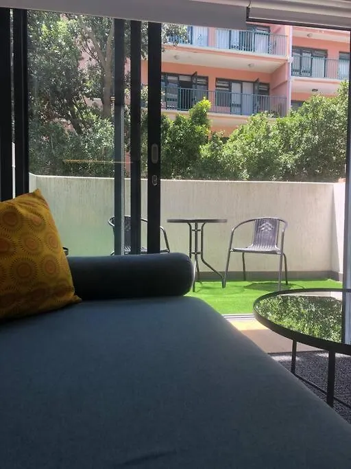 Seapoint Apartment - Pool - Gym - Balcony Cape Town