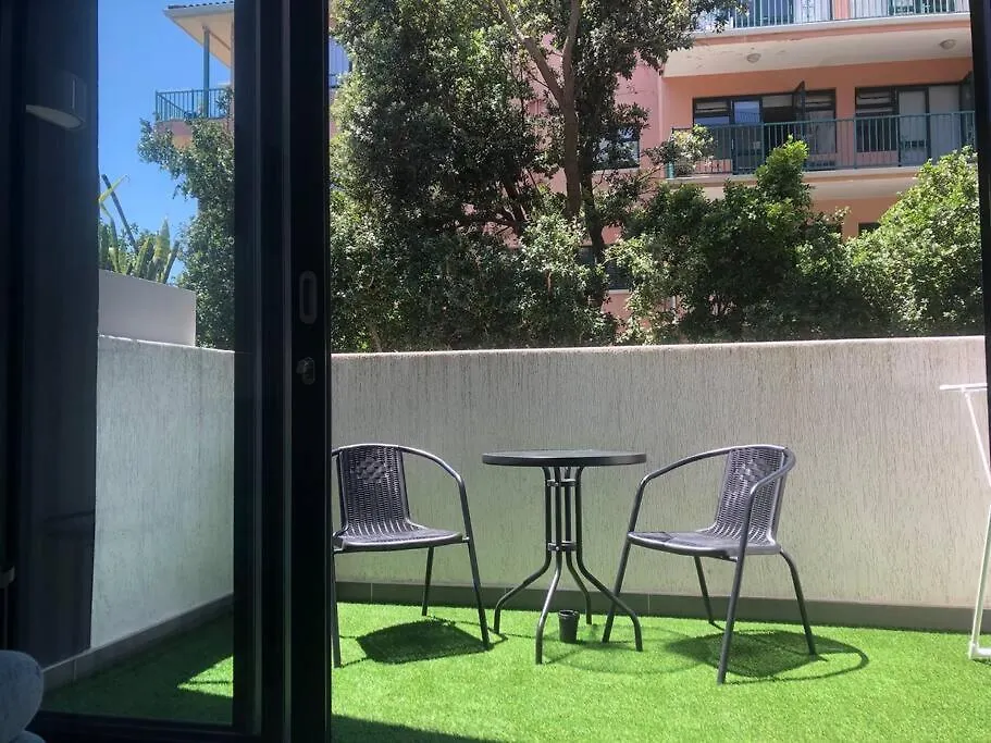 Seapoint Apartment - Pool - Gym - Balcony Cape Town
